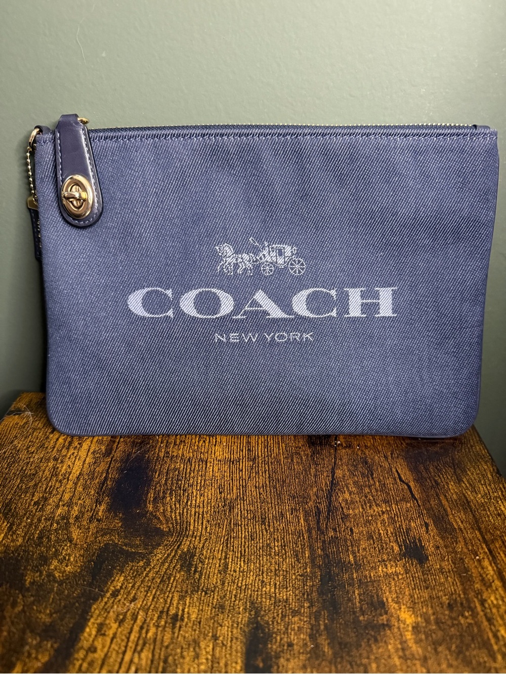 Coach 1941 C3386 Denim Logo Clutch Turn Lock Horse & Carriage Hang Tag